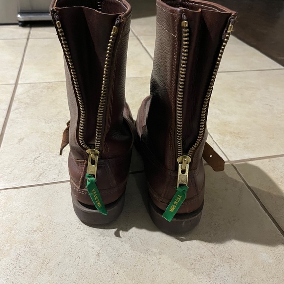 Russel moccasin zephyr 2, 9.5D zip up back full leather boots